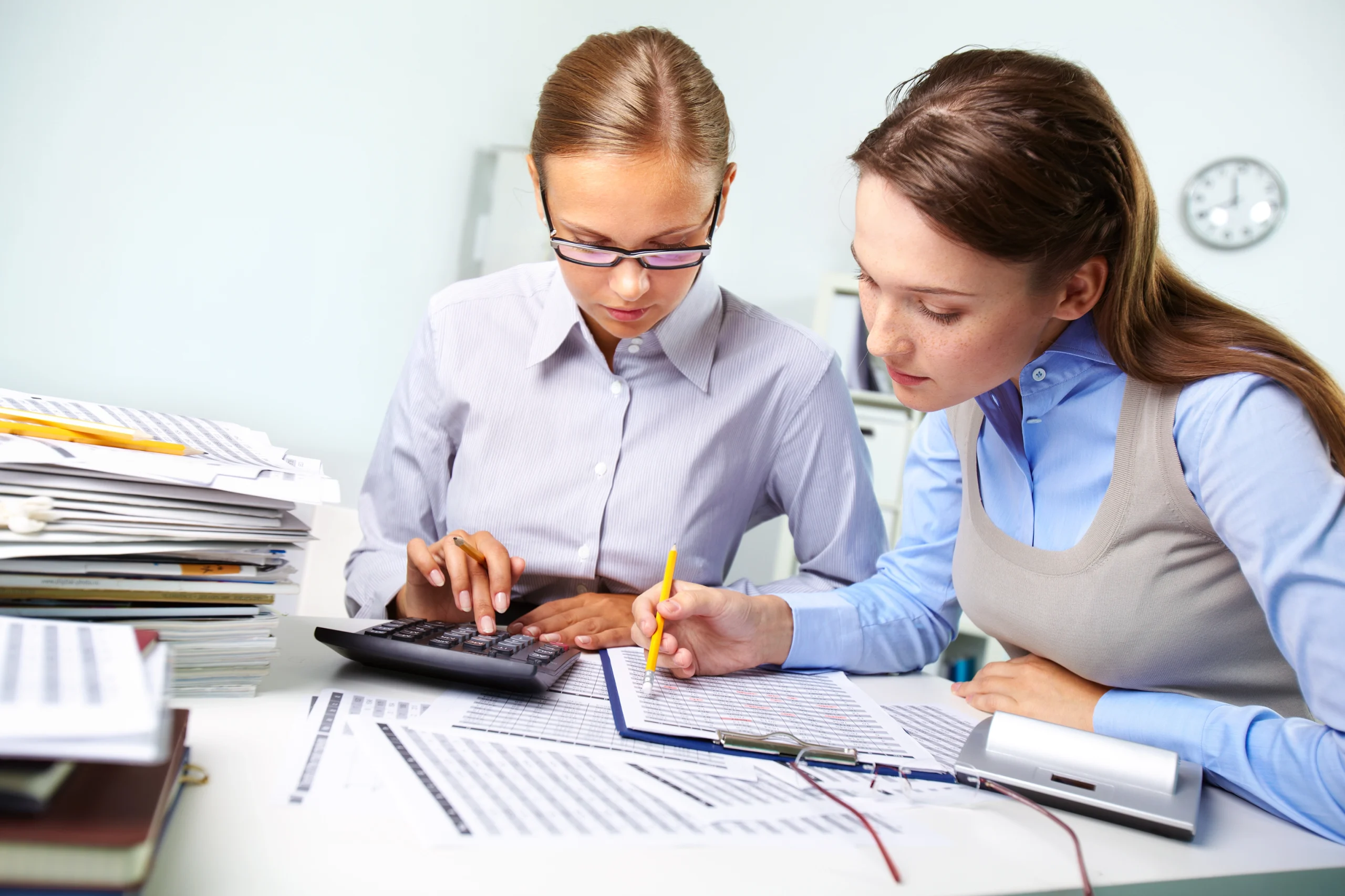 Korzyści z outsourcingu księgowości – kiedy warto zlecić usługi na zewnątrz?